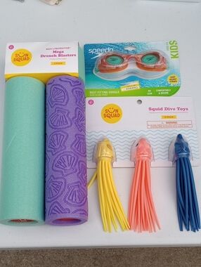 Kids Summer Pool Play Bundle Speedo Goggles Squid Dive Toys Mega Drench Blaster